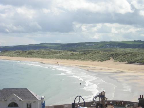 Albany Lodge Portrush Buitenkant foto