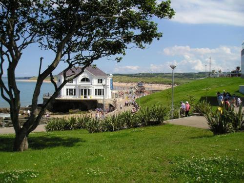 Albany Lodge Portrush Buitenkant foto